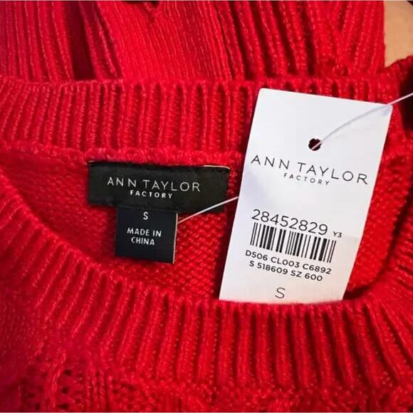 NWT Ann Taylor Red Side Button Cable Sweater - SIZE SMALL - Picture 5 of 6